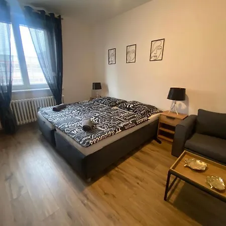 Cerna Ruze - Apartman 4 Plzeň Esterno foto
