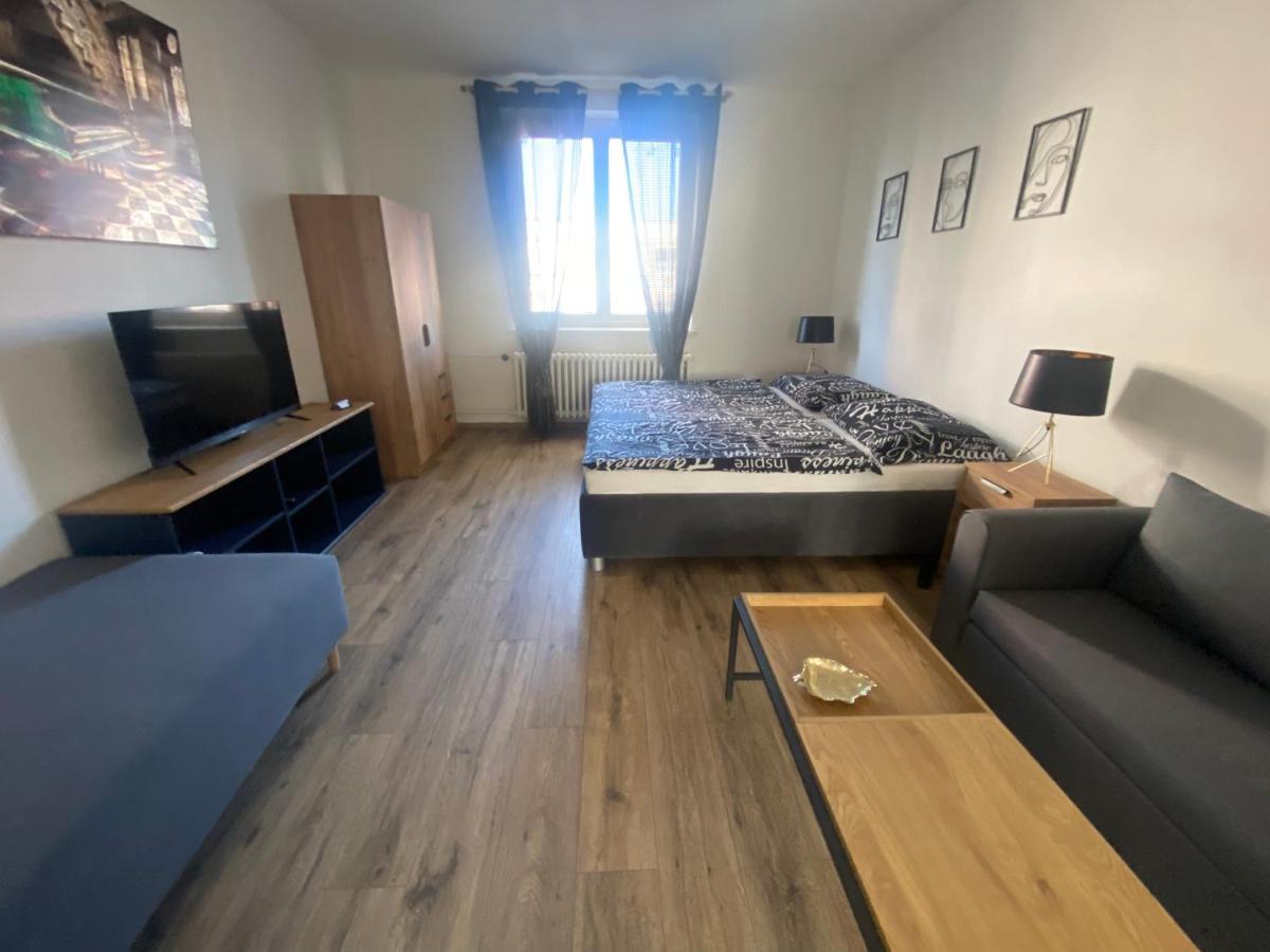 Cerna Ruze - 4 *